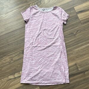 🍀 2/$10 Pink Zebra Print nightgown